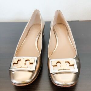 Tory Burch Gigi Low Pumps, in Metallic Gold